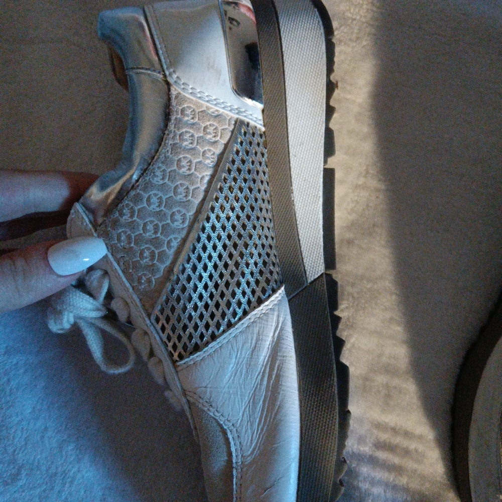 Shoes - Picture 4 of 5